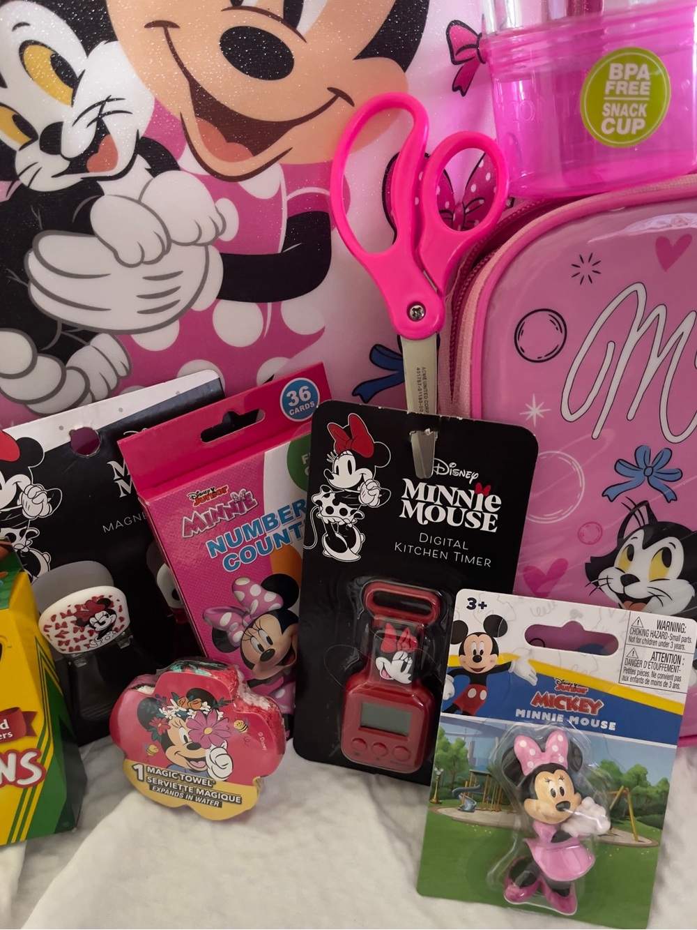 Disney Minnie Mouse Pink School Set with Backpack, Lunchbox & Accessories - Picture 4 of 10